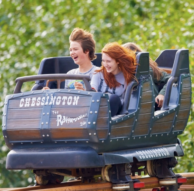  Cabello ondeando en la cerro rusa de Alton Towers 