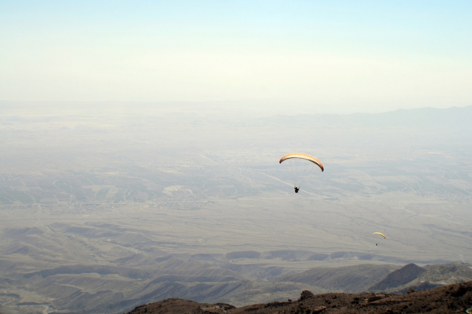 Volando en parapente Volando en parapente