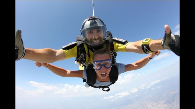 Opinión de Ricard sobre Salto paracaídas con fotos+vídeos Empuriabrava, 3h
