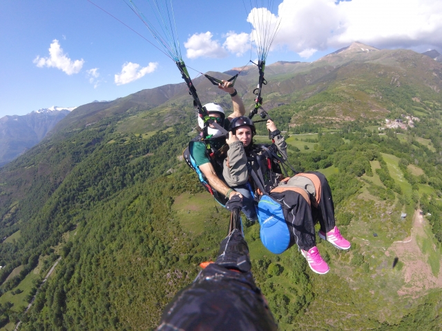 Opinión de Ivonne sobre Vuelo en parapente en Castejón, con foto y vídeo