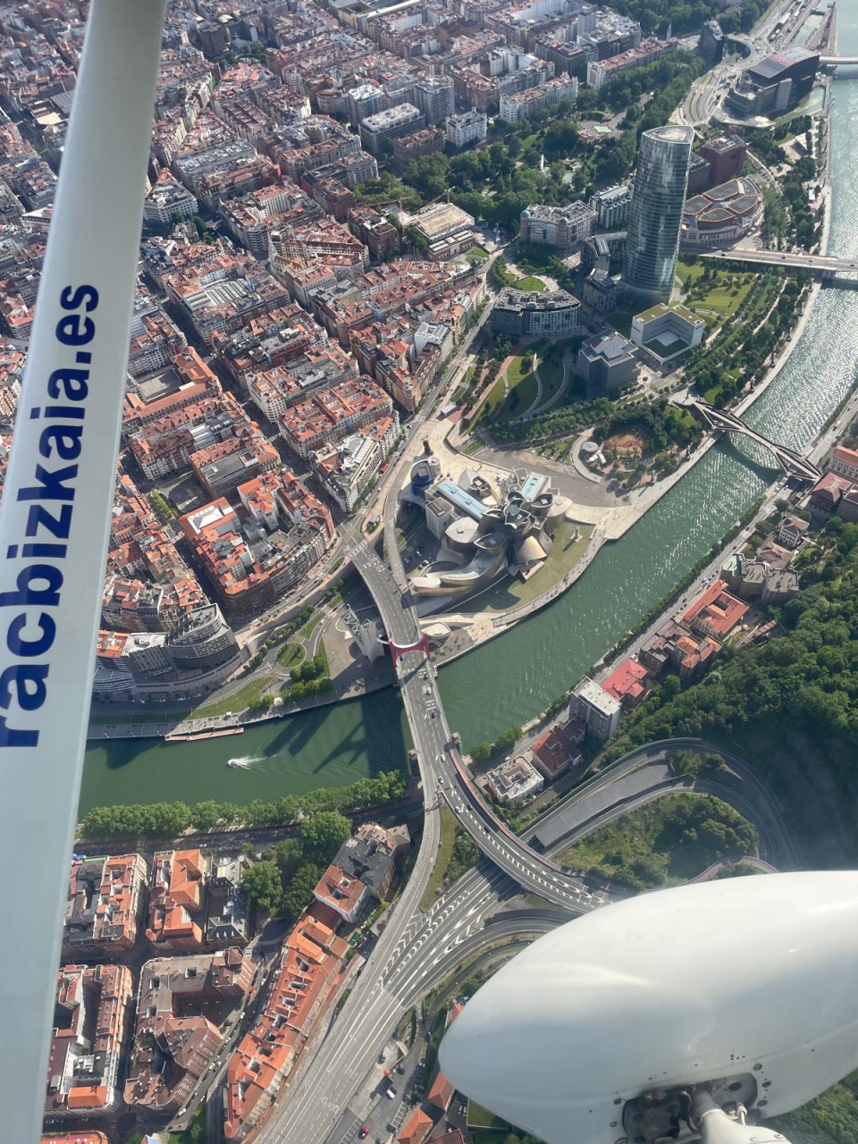 res_o-64457-vuelo-en-avioneta_de_jorge-beschinsky-cortazar_17482458173475.jpeg
