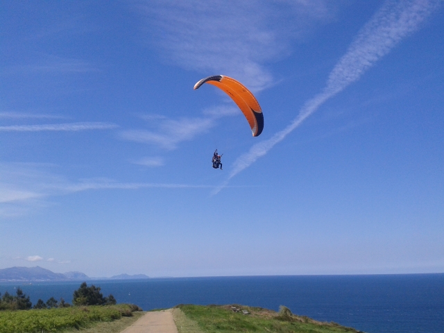 Opinión de NEREA sobre Vuelo parapente Playa Barinatxe 30min+vídeo regalo