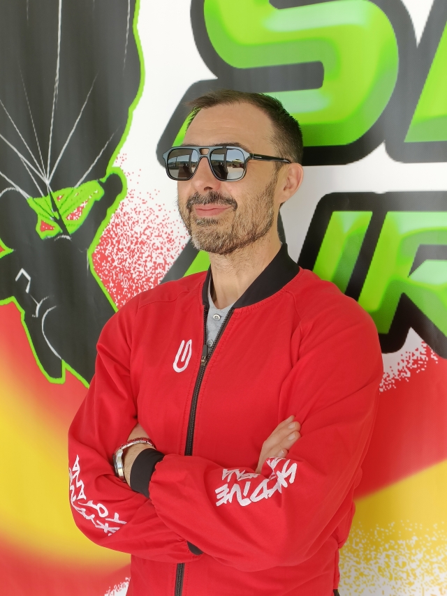Opinión de Álvaro sobre Salto paracaídas 4200m fotos+video interno Requena