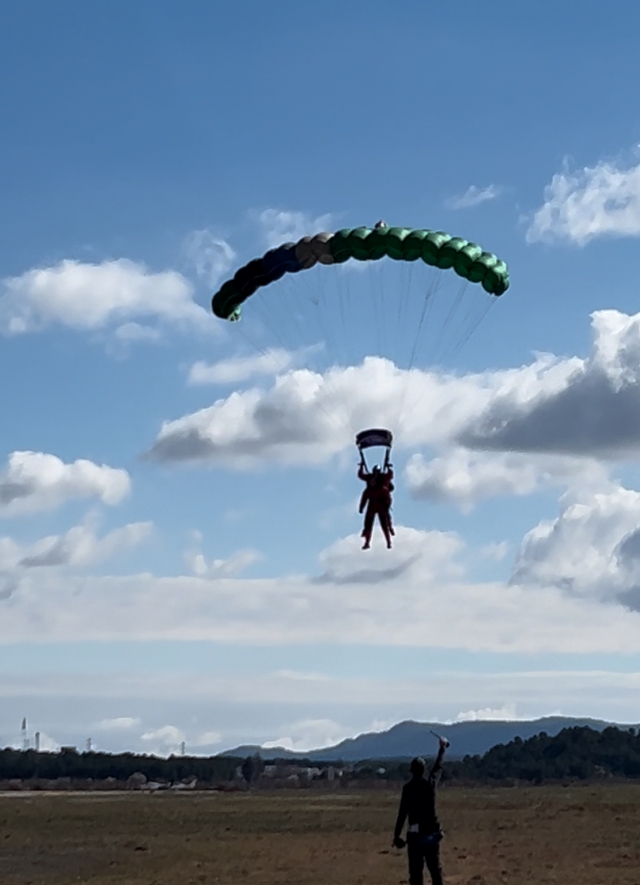Opinión de Aleix sobre Salto paracaídas 4200m fotos+video interno Requena