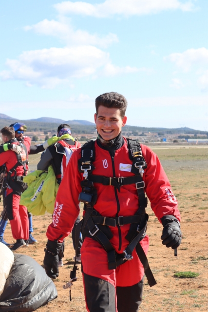 Opinión de Alexandra sobre Salto paracaídas 4200m fotos+video interno Requena