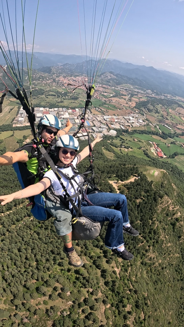 Opinión de Neidy sobre Vuelo en parapente en Igualada y Berga 20 minutos