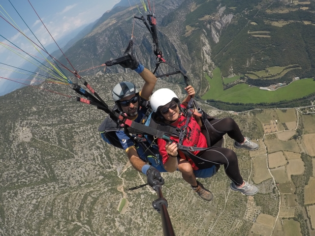 Opinión de Laia sobre Vuelo parapente biplaza en Berga 20-25 minutos