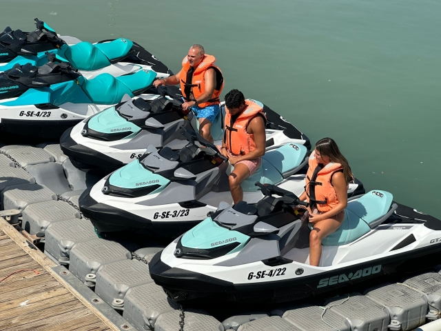 Opinión de Hugo sobre Ruta jet ski al Barco del Arroz, 30 minutos