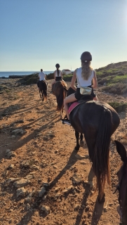 res_o-64763-rutas-a-caballo_de_ingrid-gonzalez-ruscalleda_17515332042112.jpg