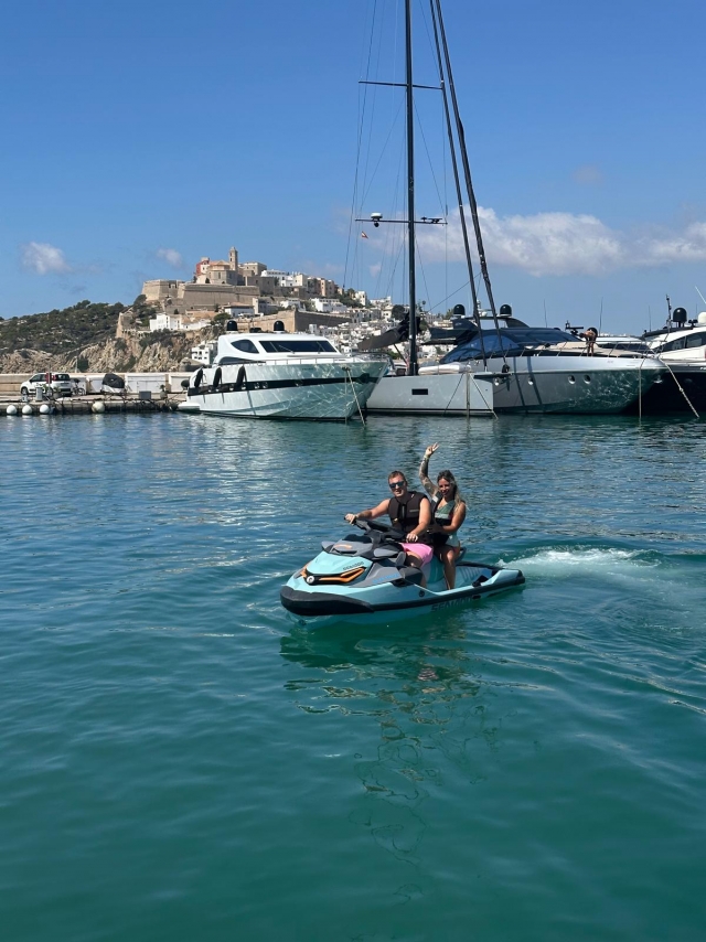 Opinión de Raquel sobre Renta jetski sin licencia Marina Botafoch 1 día