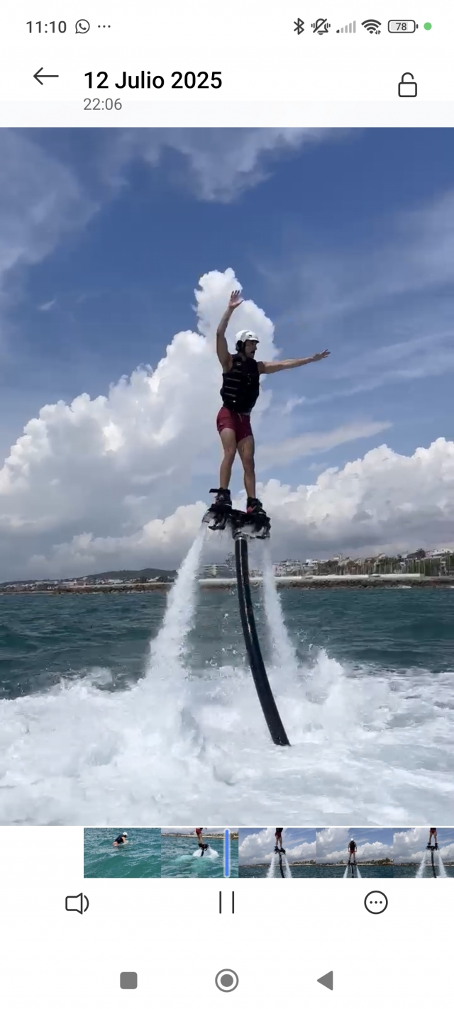 Opinión de Nuria sobre Sesión de flyboard en Port d'Aiguadolç, 1 hora