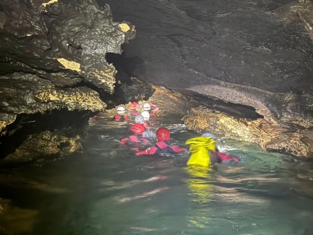 Espeleología acuática en Gruta de los Chorros, 3h