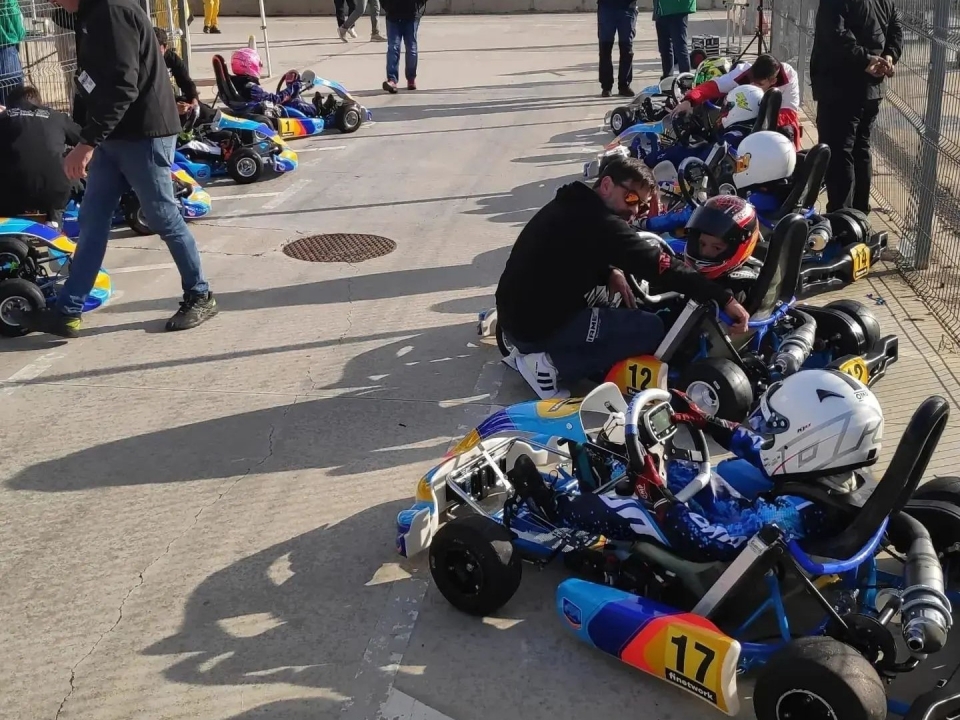 Karts listo para disfrutar de la experiencia Karts listo para disfrutar de la experiencia