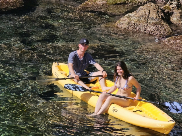 Renta kayak doble en Cala Sant Francesc, 1 hora