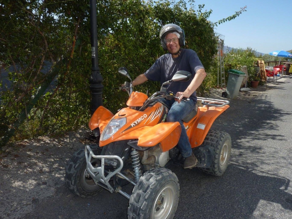 Pilotando un cuatrimoto Pilotando un cuatrimoto