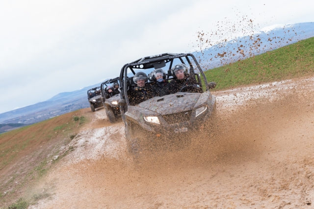 Buggies embarrizados por el Valle del Queiles