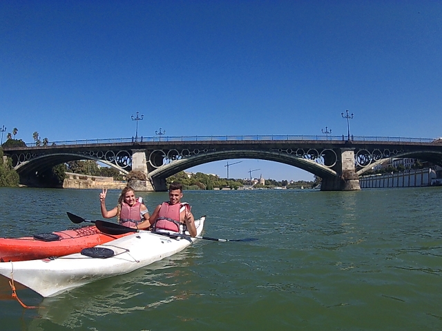 Día de kayak en pareja por Sevilla