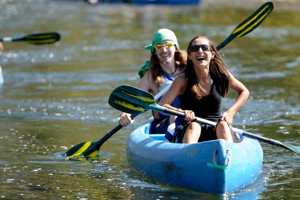 Pareja en la piragua