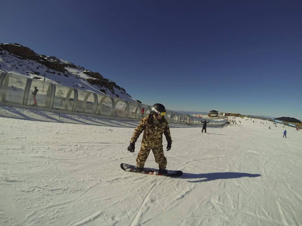 Practicando snowboard en Sierra Nevada