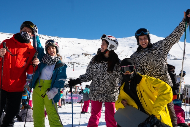disfrutando del día en la nieve