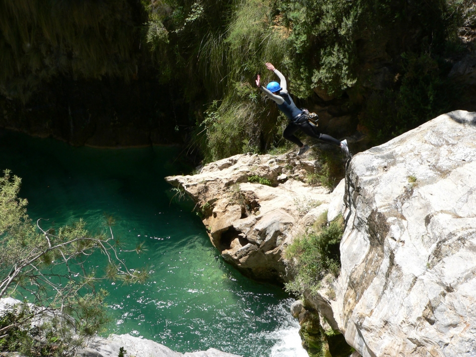 Salto en barranquismo