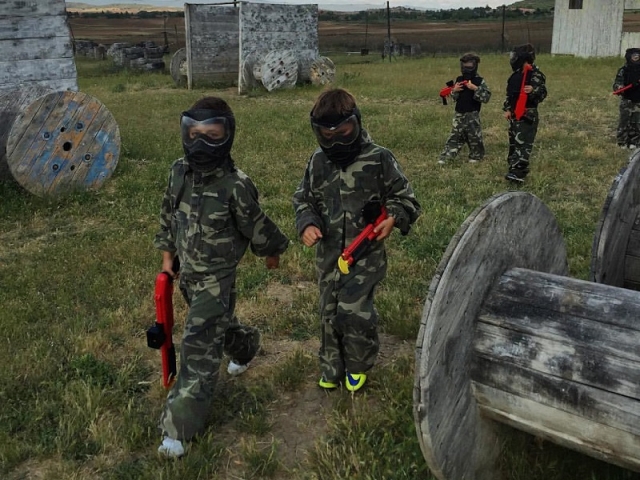 Jugadores jovenes de gotcha