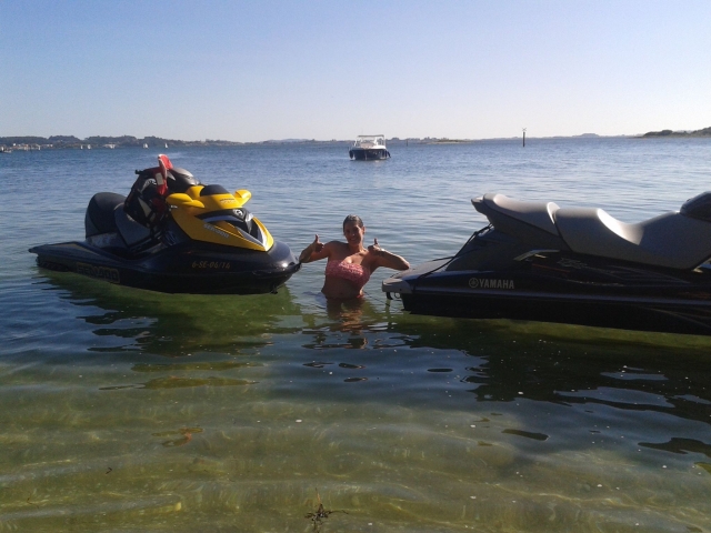 Entre las jet skis