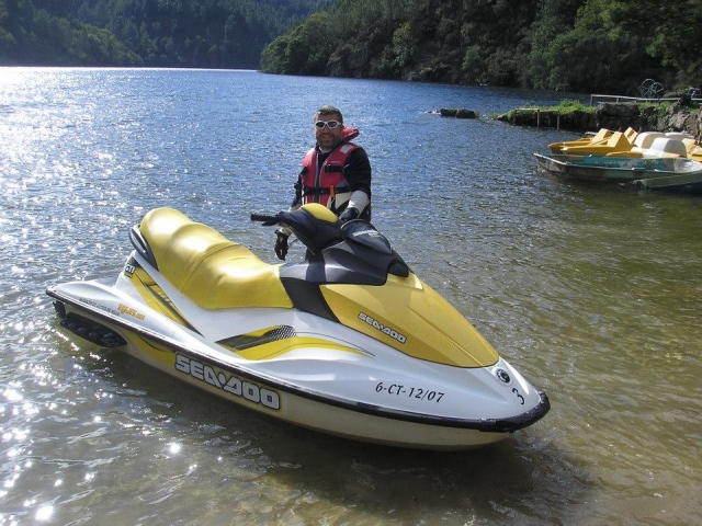 Junto a la jet ski