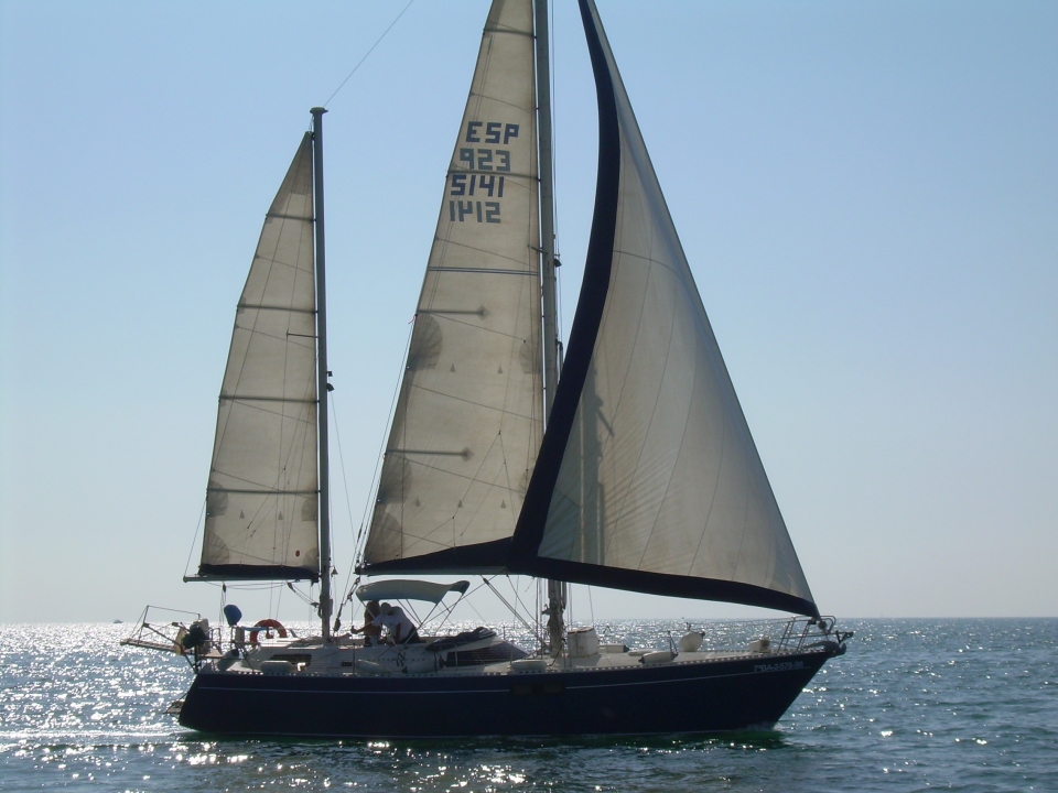 Velero en el mar