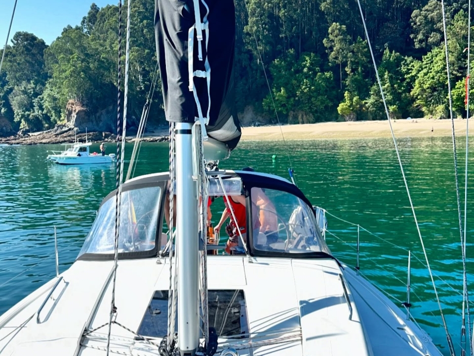 Navega en Galicia con un velero Navega en Galicia con un velero