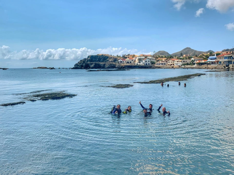 Conoce el mar durante in bautismo de buceo Conoce el mar durante in bautismo de buceo