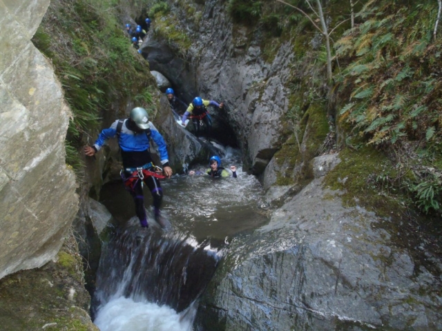 Saltando obstaculos en el cañón