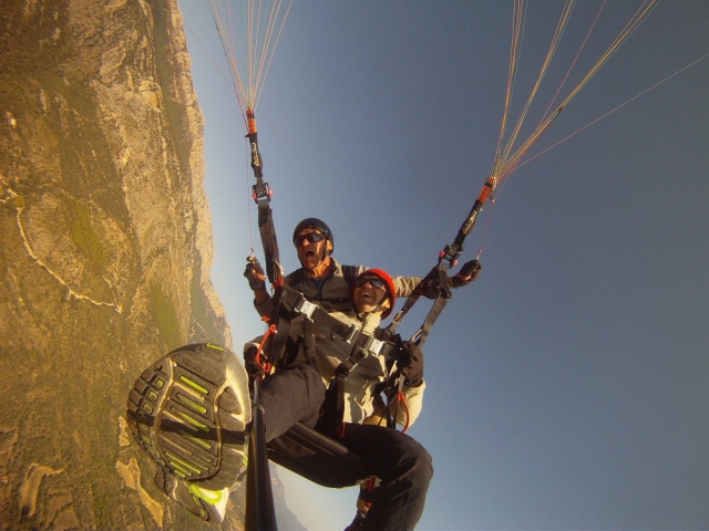 Volando en parapenle en lerida