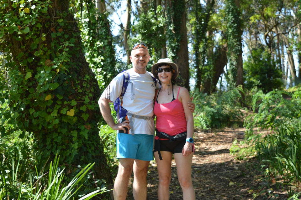 Pareja entre la naturaleza Pareja entre la naturaleza