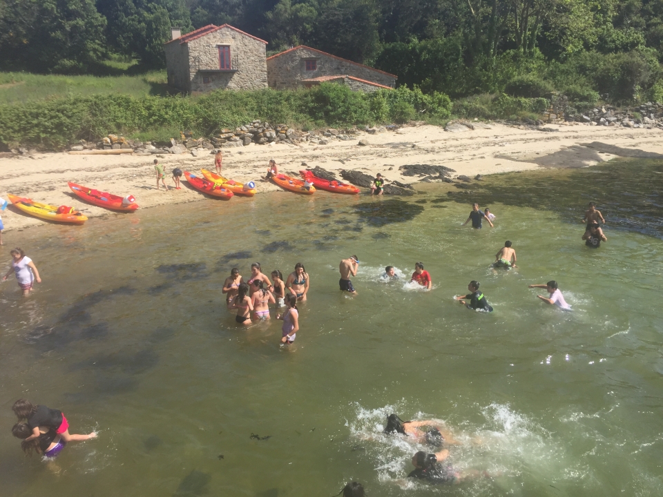 Navega en kayak hacia la isla de Cortegada Navega en kayak hacia la isla de Cortegada