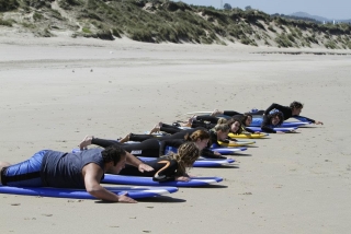 Curso de surf de una semana, en Salinas 2h / día