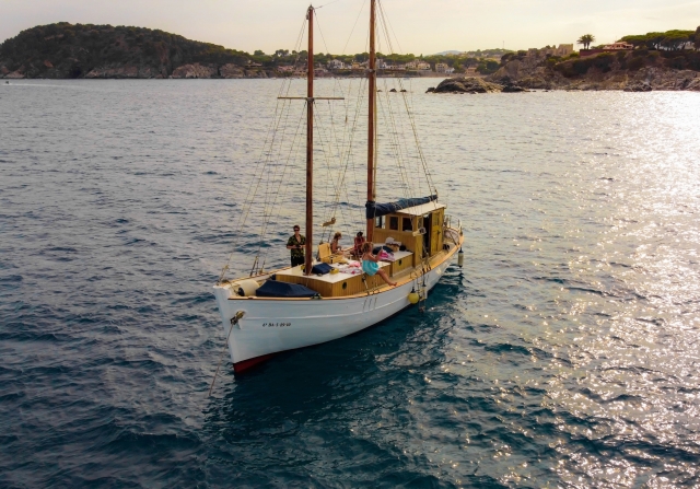 Paseo barco + camarra camarones + vino, Port Palamós, 3h