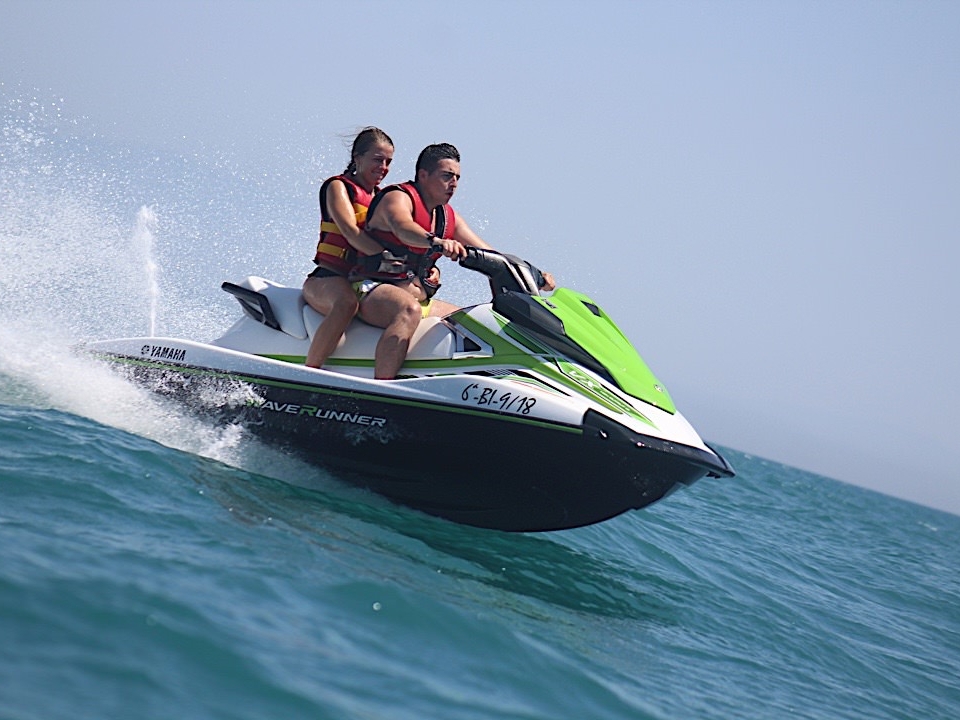 Disfruta de nuestras jet skis en Torremolinos