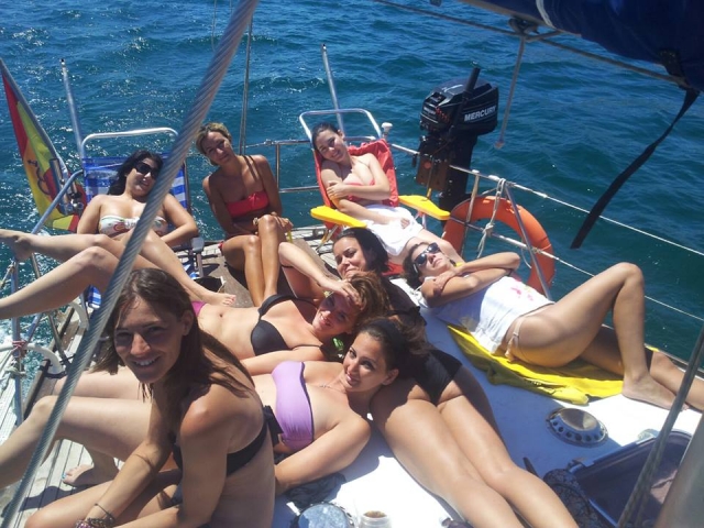 En bikini en el barco