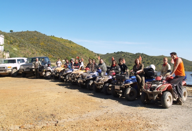 Grupo de cuatrimotos