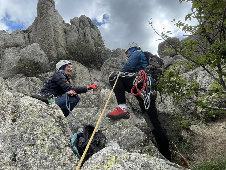 Asciende por las paredes de roca de Guadarrama