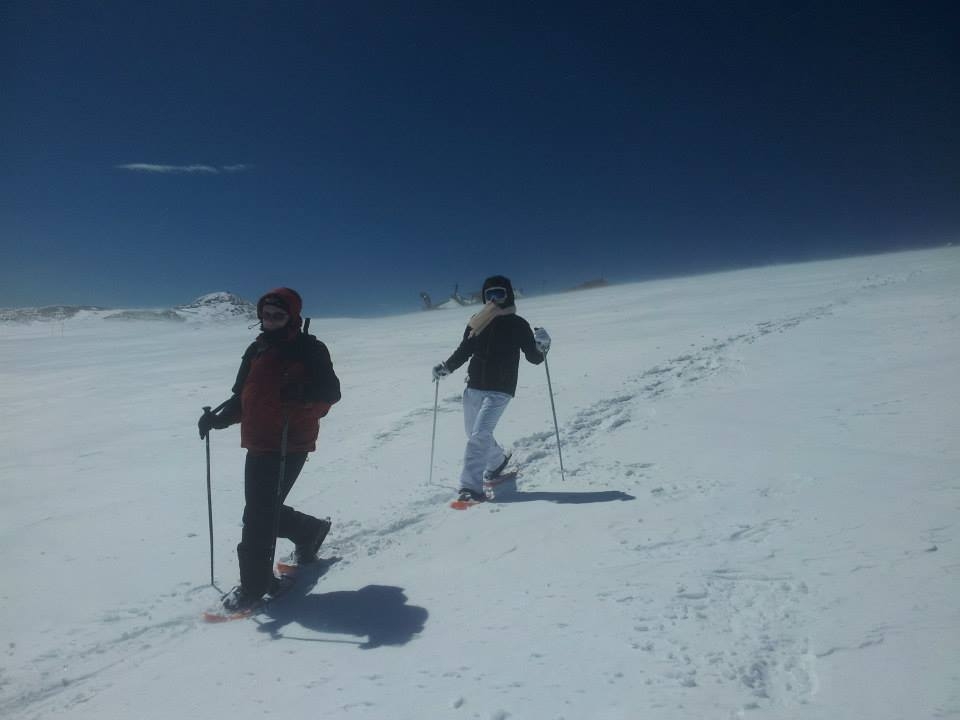 Paseando con raquetas de nieve