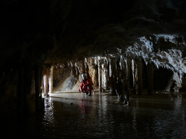 Salida de espeleología en Coventosa
