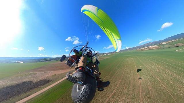 aterrizando con el paramotor