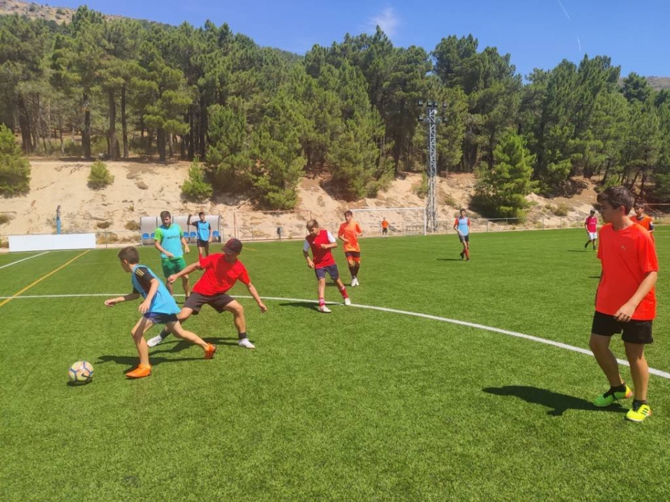 Disfruta de una experiencia de fútbol en la Sierra de Madrid