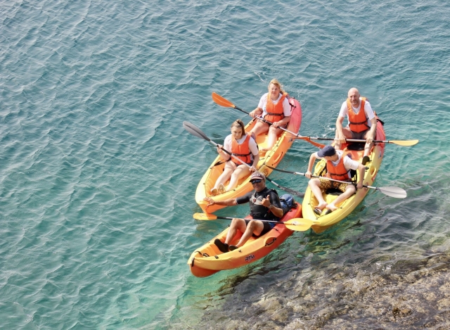 Foto haciendo kayak