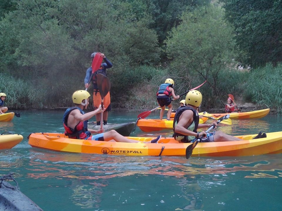 Kayaks por el río