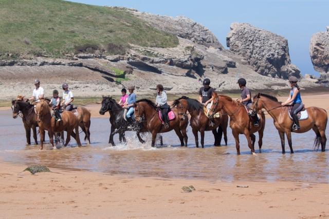 Paseo a caballo por las rías cántabras