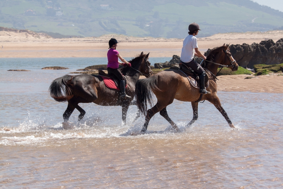 Experiencia a caballo por la costa de Liencres Experiencia a caballo por la costa de Liencres