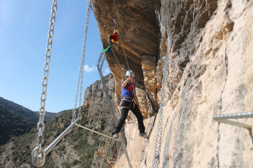 Avanzando por la via ferrata Cagale Lorito Avanzando por la via ferrata Cagale Lorito